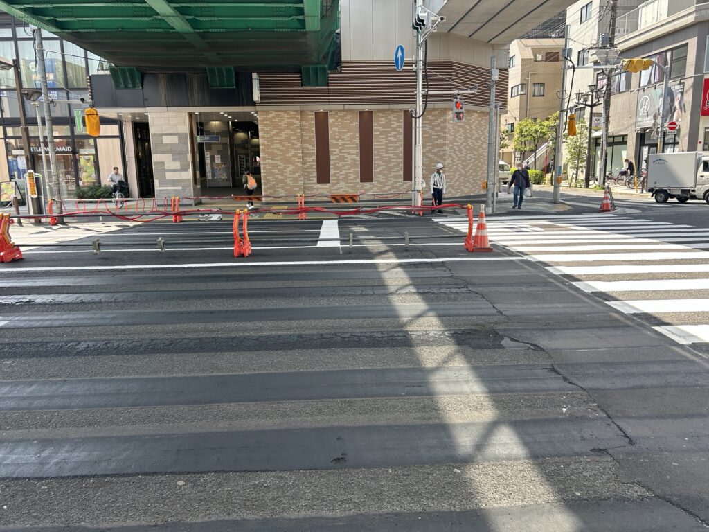 北綾瀬駅前の横断歩道 – 足立区議会議員 川村みこと